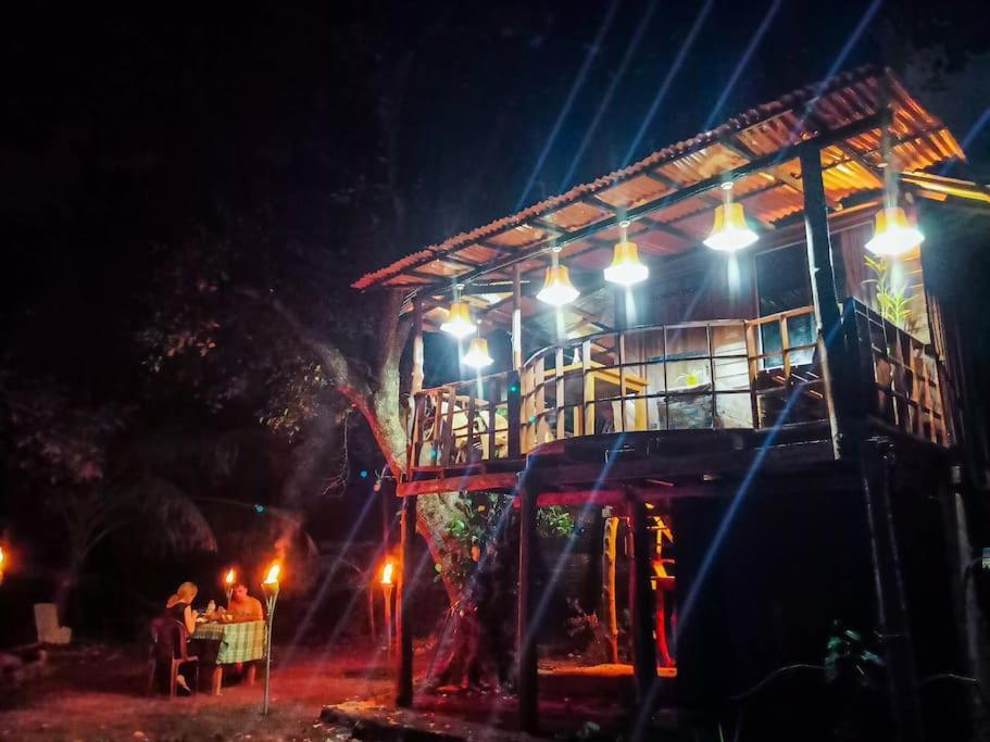 Experience The Comforts Of An Amazing Treehouse Sigiriya Esterno foto