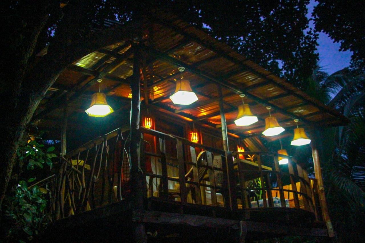 Experience The Comforts Of An Amazing Treehouse Sigiriya Esterno foto